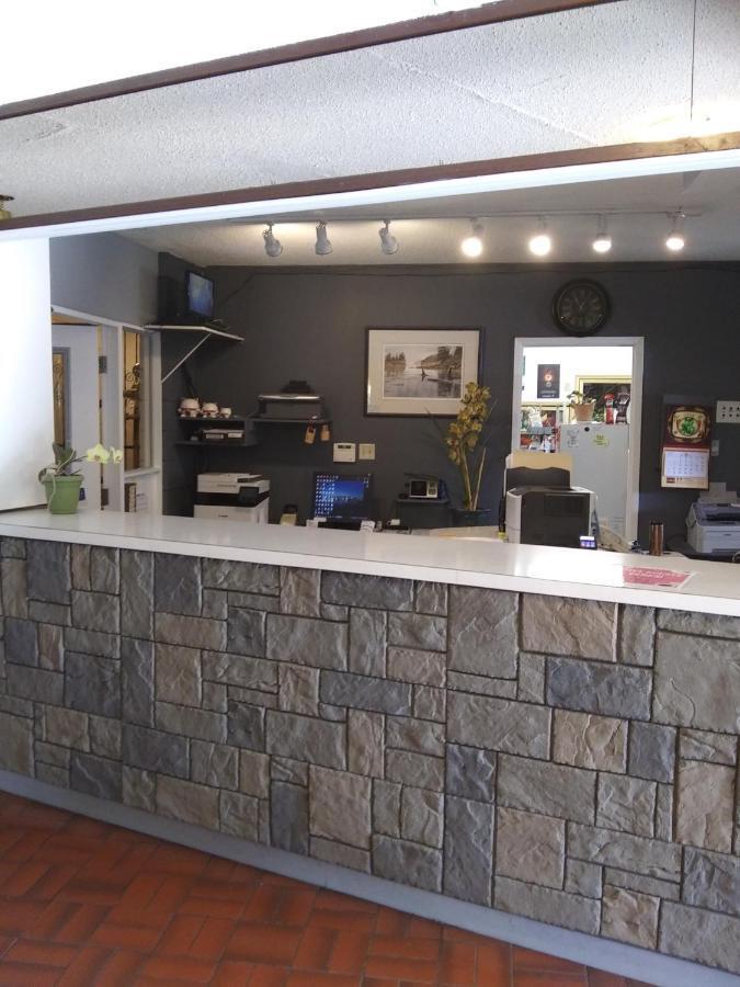 Haida Way Motor Inn พอร์ทแมคนีล ภายนอก รูปภาพ